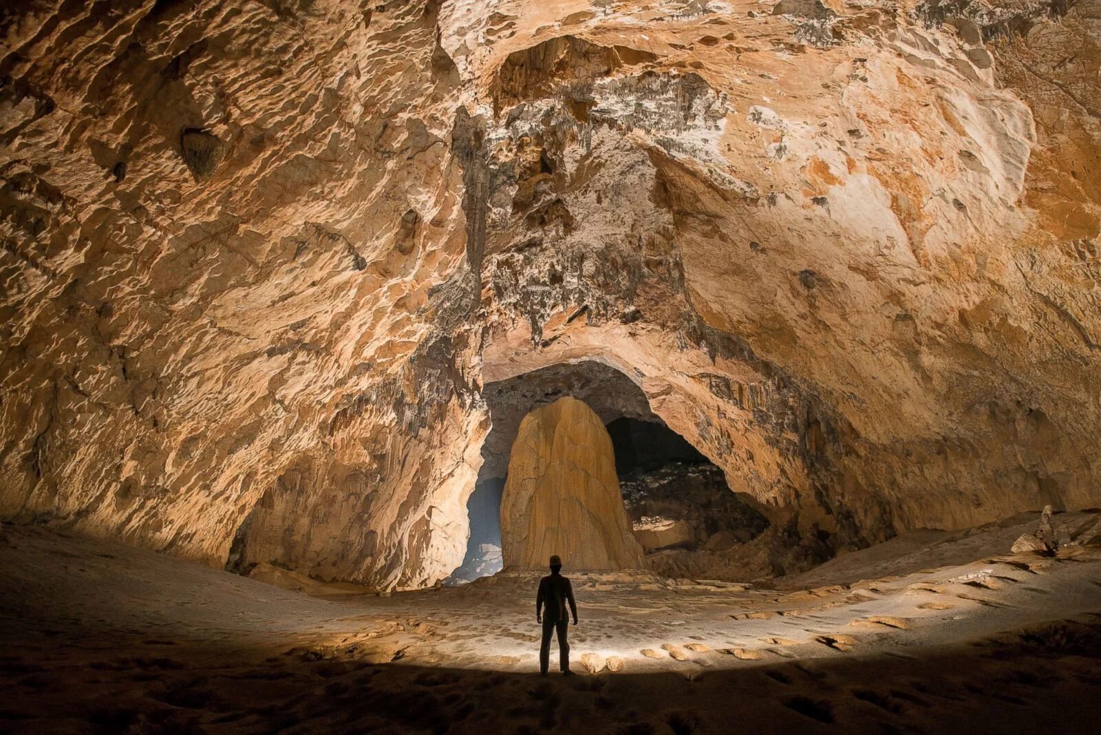 Aza cave. Шульган Таш верблюд. Пещера Лампрехтсофен. Пещера Эр Ван Дон ... Китай. Пещера Харрисонс-Кейв.