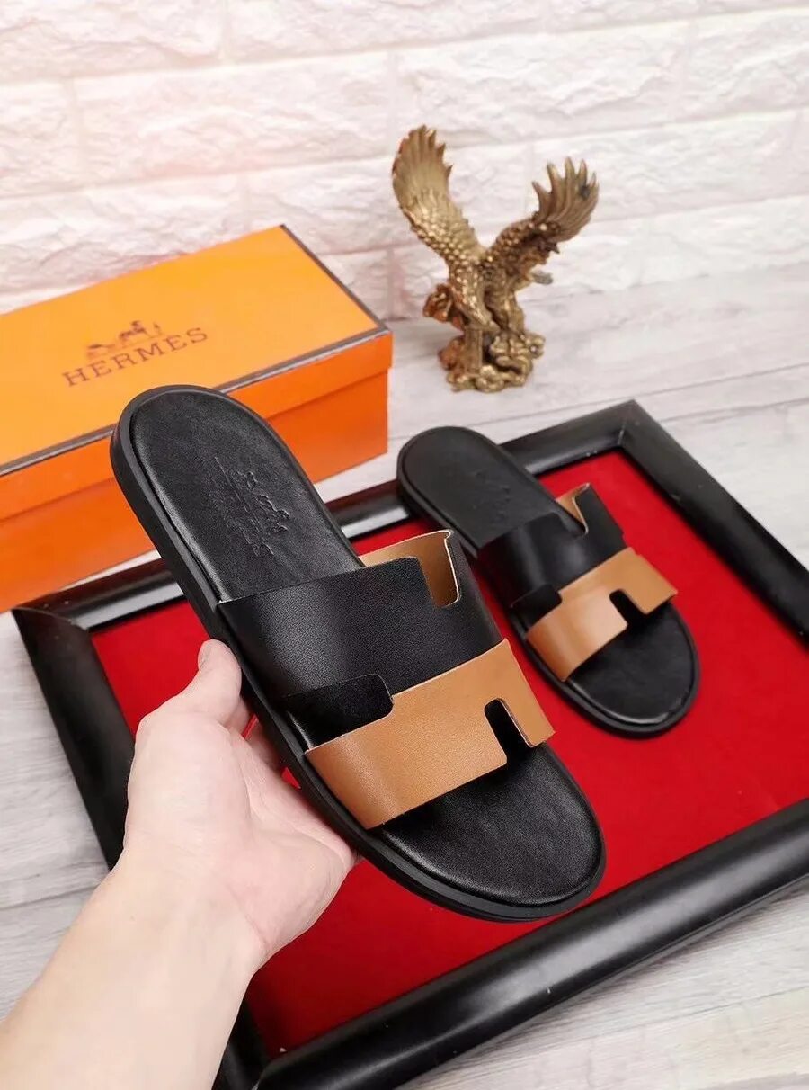 Тапочки hermes. Тапки Hermes мужские. Хермес обувь женская. Hermes мужские Sandal. Тапочки Эрмес мужские.