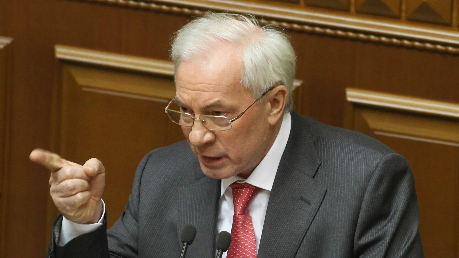 Почему азаров подал. Почему азаров подал