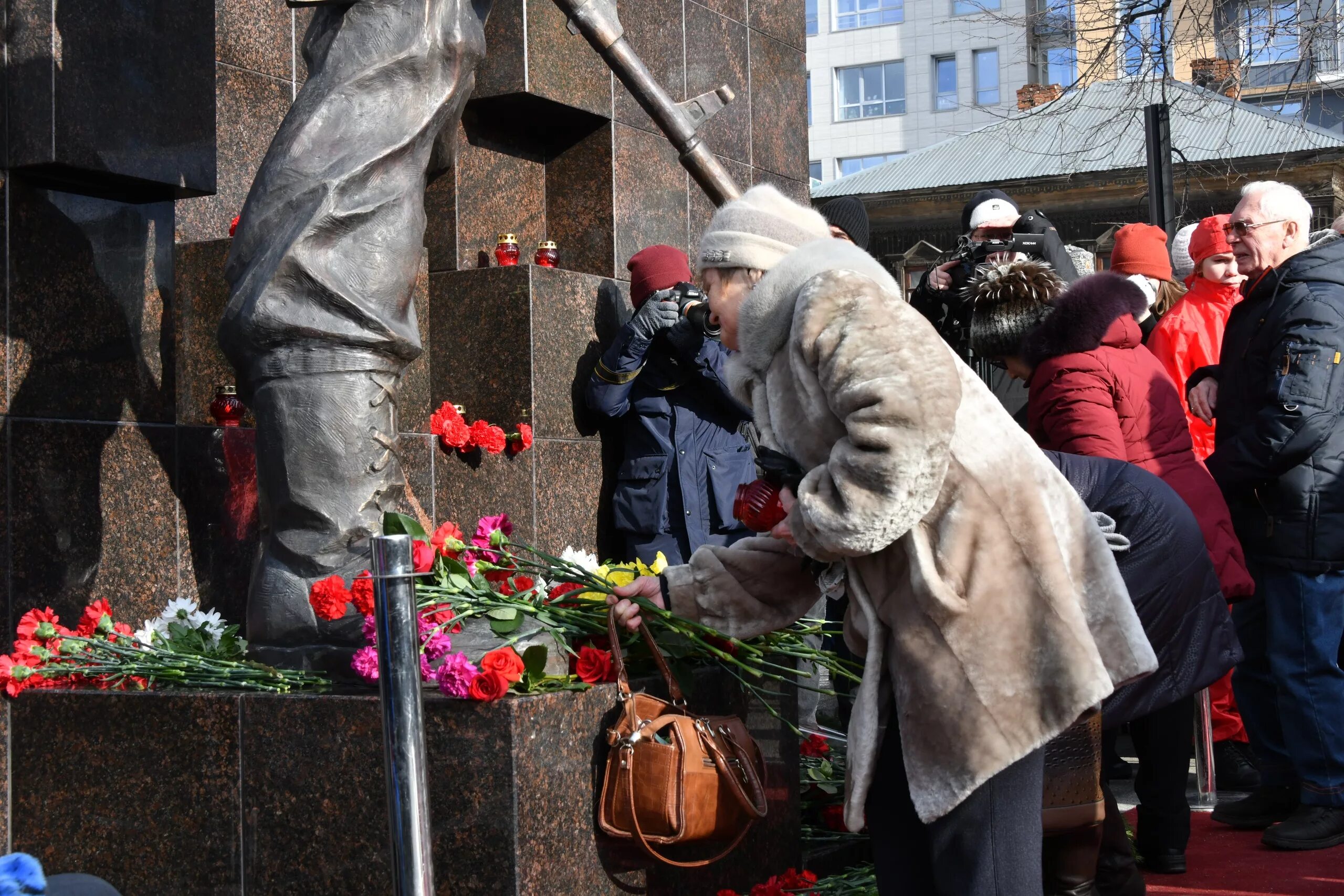 Сколько погибло пермских. Памятник солдат России Пермь. Памятник на сибирской Пермь. Памятники Перми новые. Новый памятник в Перми на сибирской.