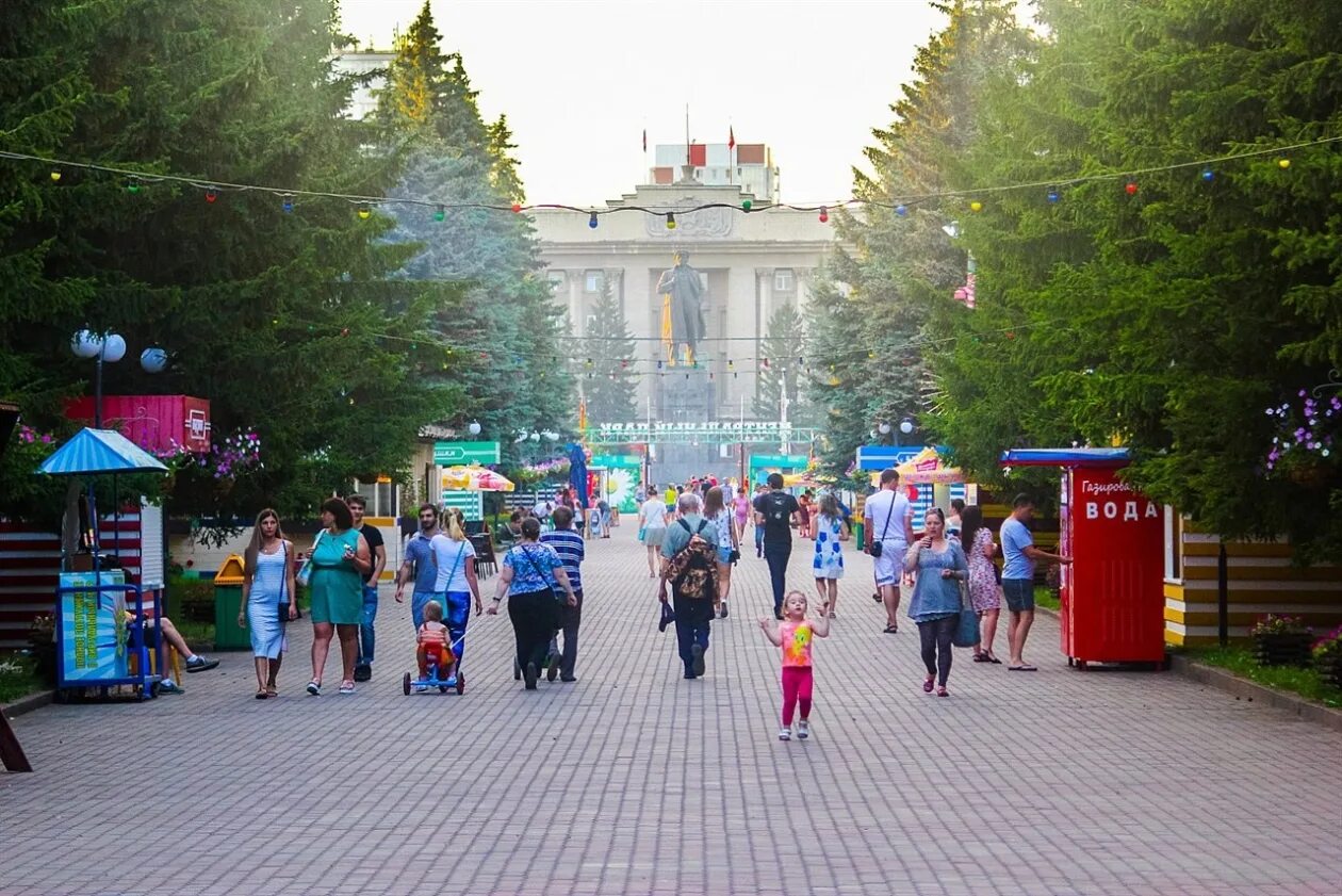 Центральный парк имени горького красноярск. Сколько парков в красноярске. Парк горького красноярск. Сквер имени гагарина красноярск. Центральный парк горького красноярск.