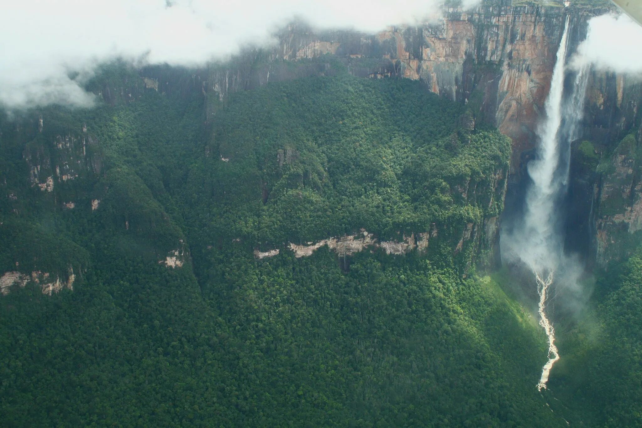 Самый высокий водопад гвианском плоскогорье. Анхель Венесуэла. Водопад Анхель. Самый высокий водопад в мире: Анхель, Венесуэла. Река Чурун водопад Анхель.