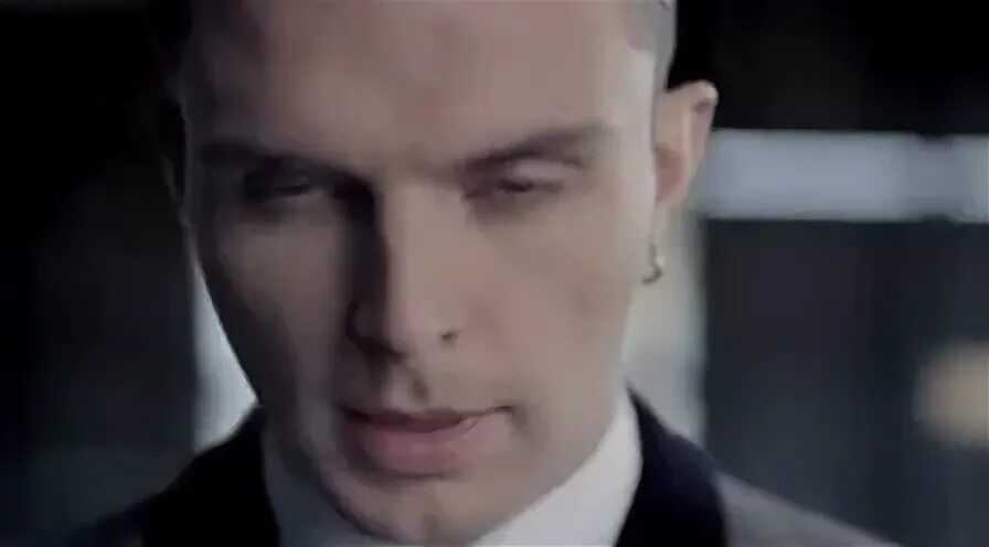 Hurts. Hurts stay фото. стей хертс. Her s stay. Hurts обложки альбомов.