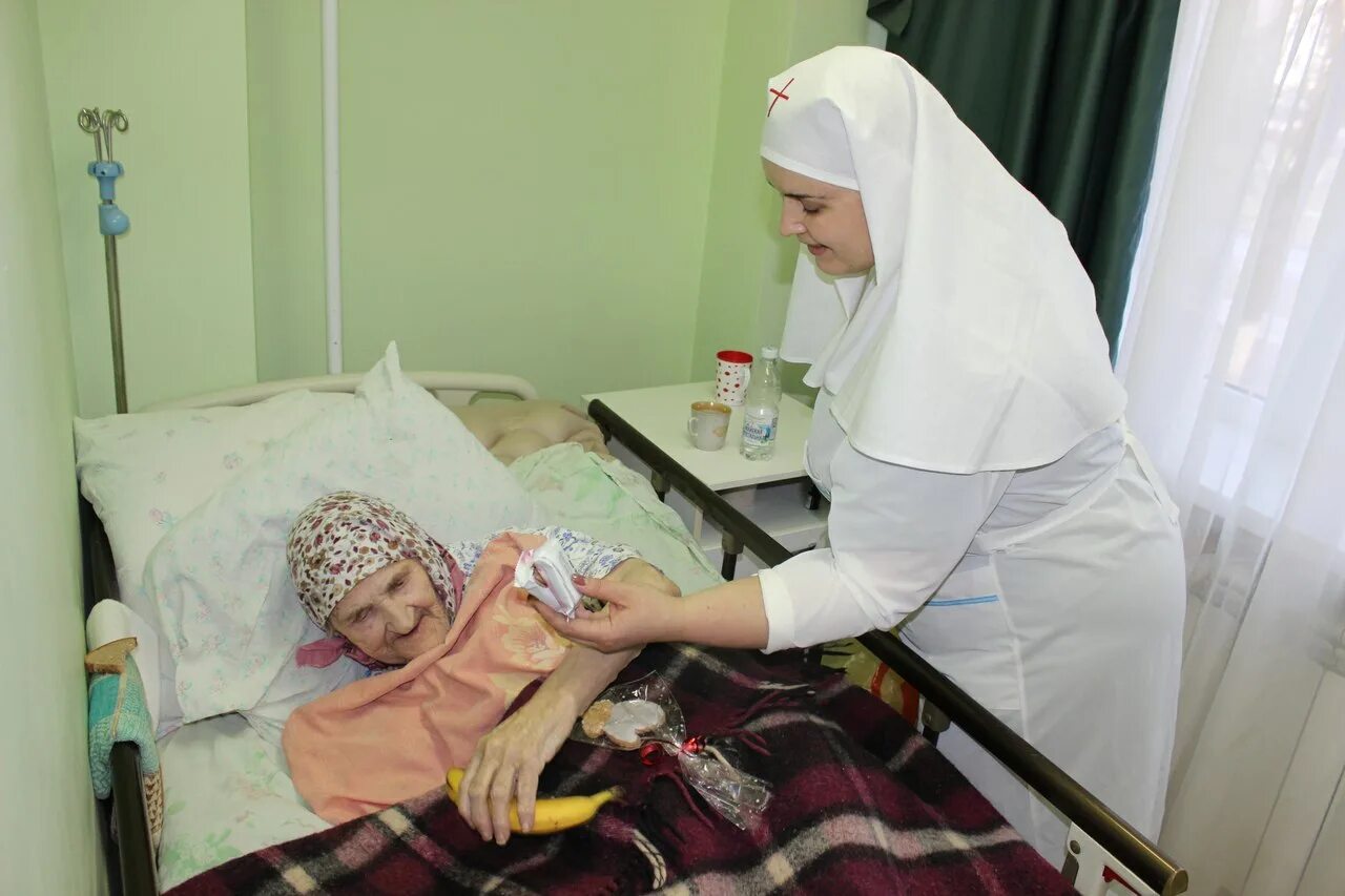 Хоспис в белгороде. Сестры милосердия Мариинская больница. Сестры милосердия в хосписе. Белгородский госпиталь сестры милосердия. Сестры милосердия в больнице.