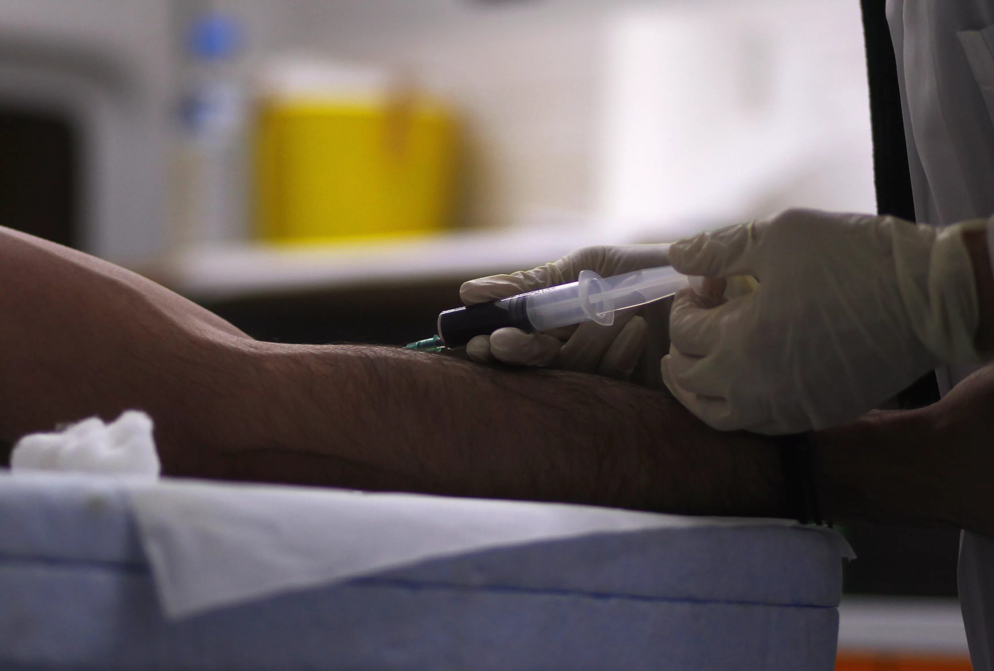 Нон спид. Man giving Blood Sample.