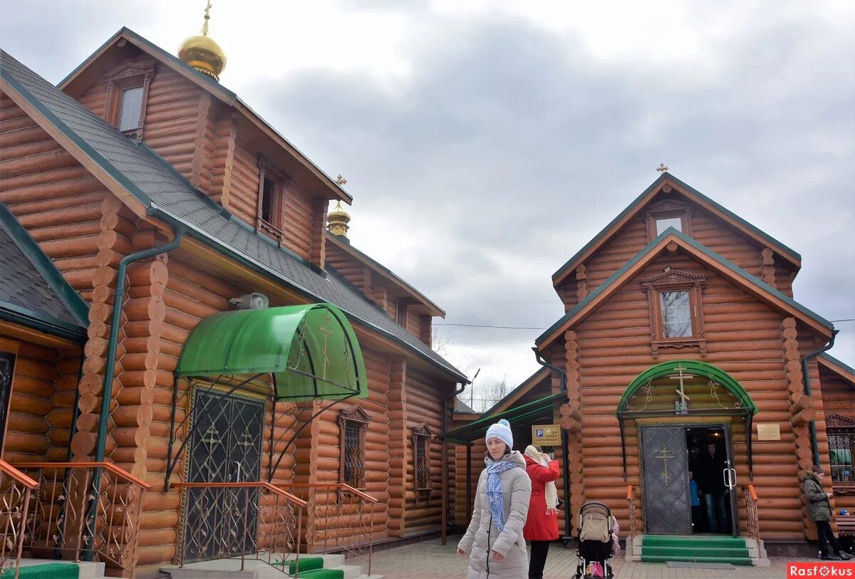 киево печерский храм в черемушках. церковь собора киево-печерских святых в старых черемушках, москва. церковь собора киево-печерских святых. 1160). храм всех преподобных отцев киево-печерских в старых черемушках.
