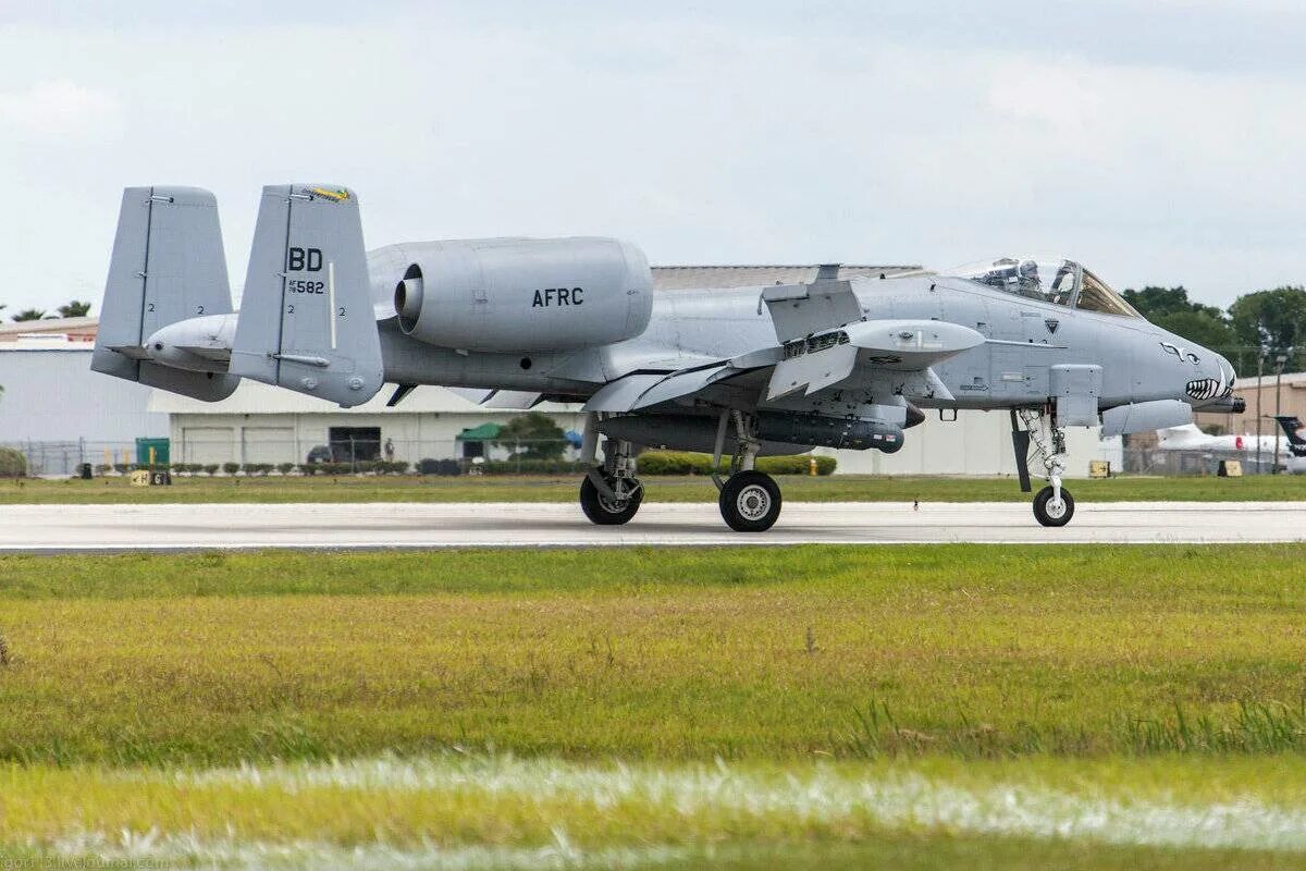 A-10a "thunderbolt ii". A10 thunderbolt 2. A10 thunderbolt. A-10 thunderbolt шведский. A10 thunderbolt.