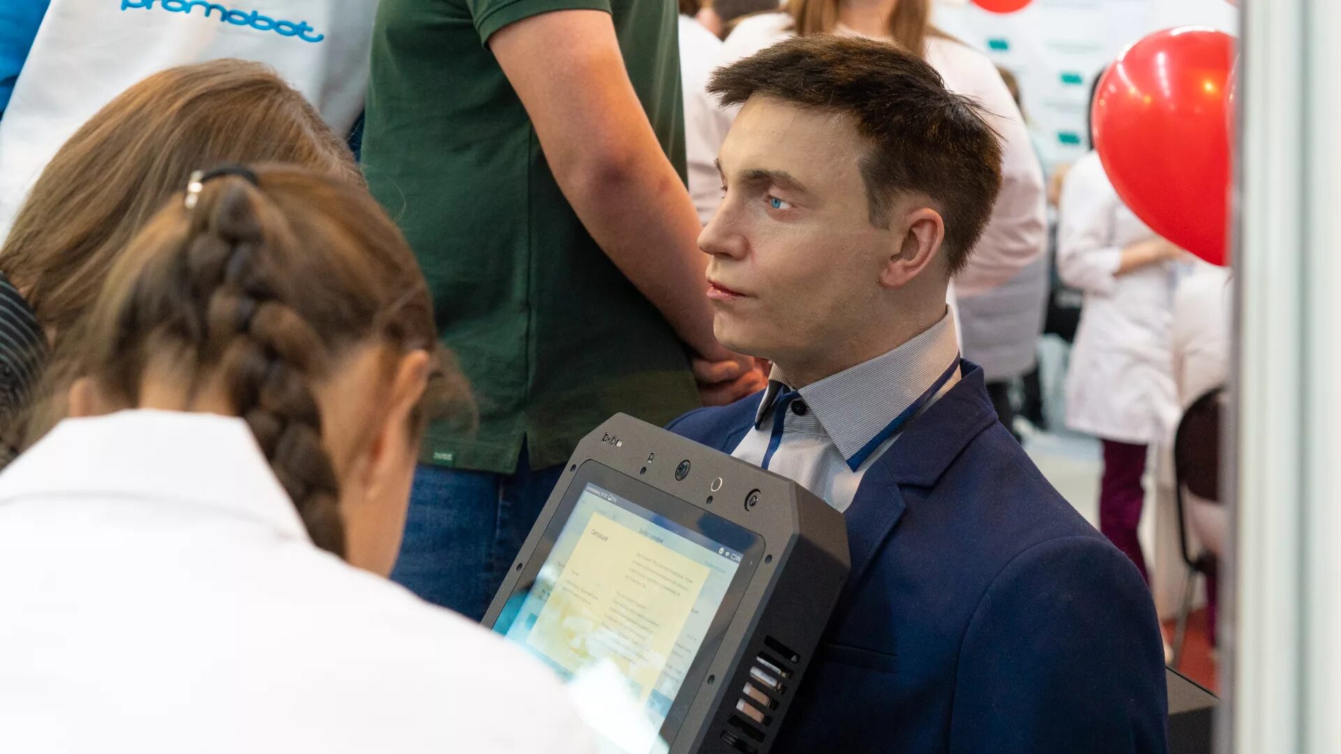 Robo c 2 промобот. Robo-c-2. Робот с искусственным интеллектом. Robo c. Robo-c promobot.