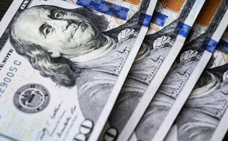 банк приколов на выкуп. куча долларов. сто тысяч долларов. деньги поступили. 80 тысяч рублей в долларах.