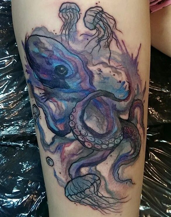 Девушка с осьминогом тату. Тату осьминог на ноге. Девушка с осьминогом тату. Девушка с тату осьминога. Женские тату осьминог.
