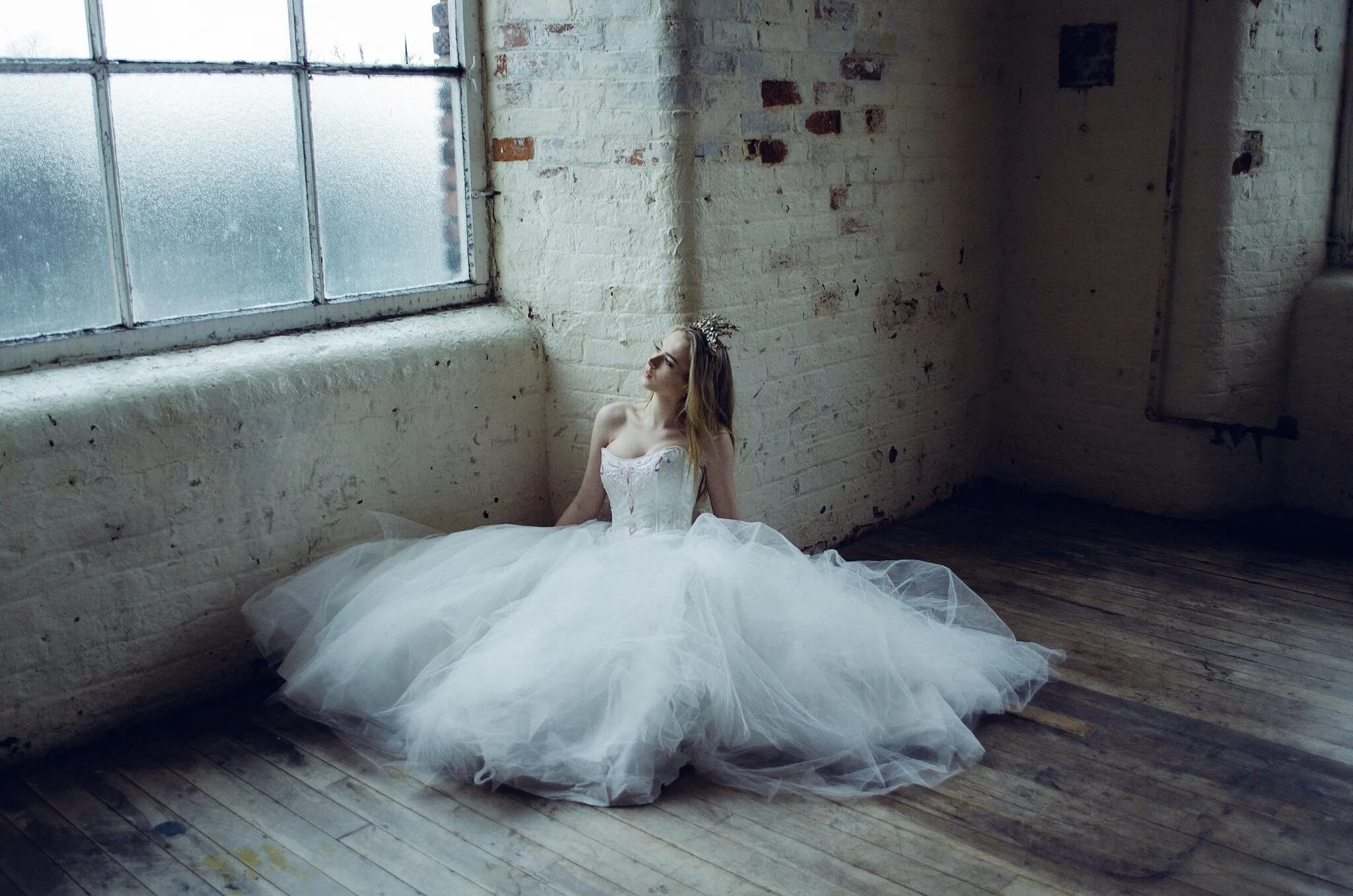 Девушка в белом платье. Девушка в свадебном платье. Невеста карина каспарянц. Невеста спит. Белое платье.
