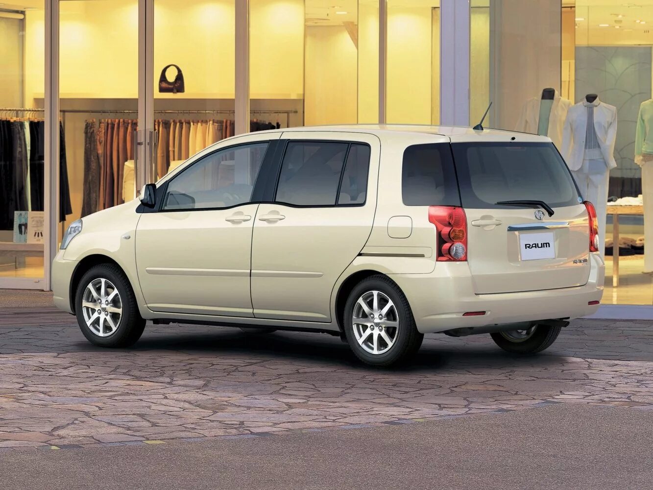 Тойота раум 2003. Toyota raum 2003. toyota raum 2011. тойота минивэн раум.