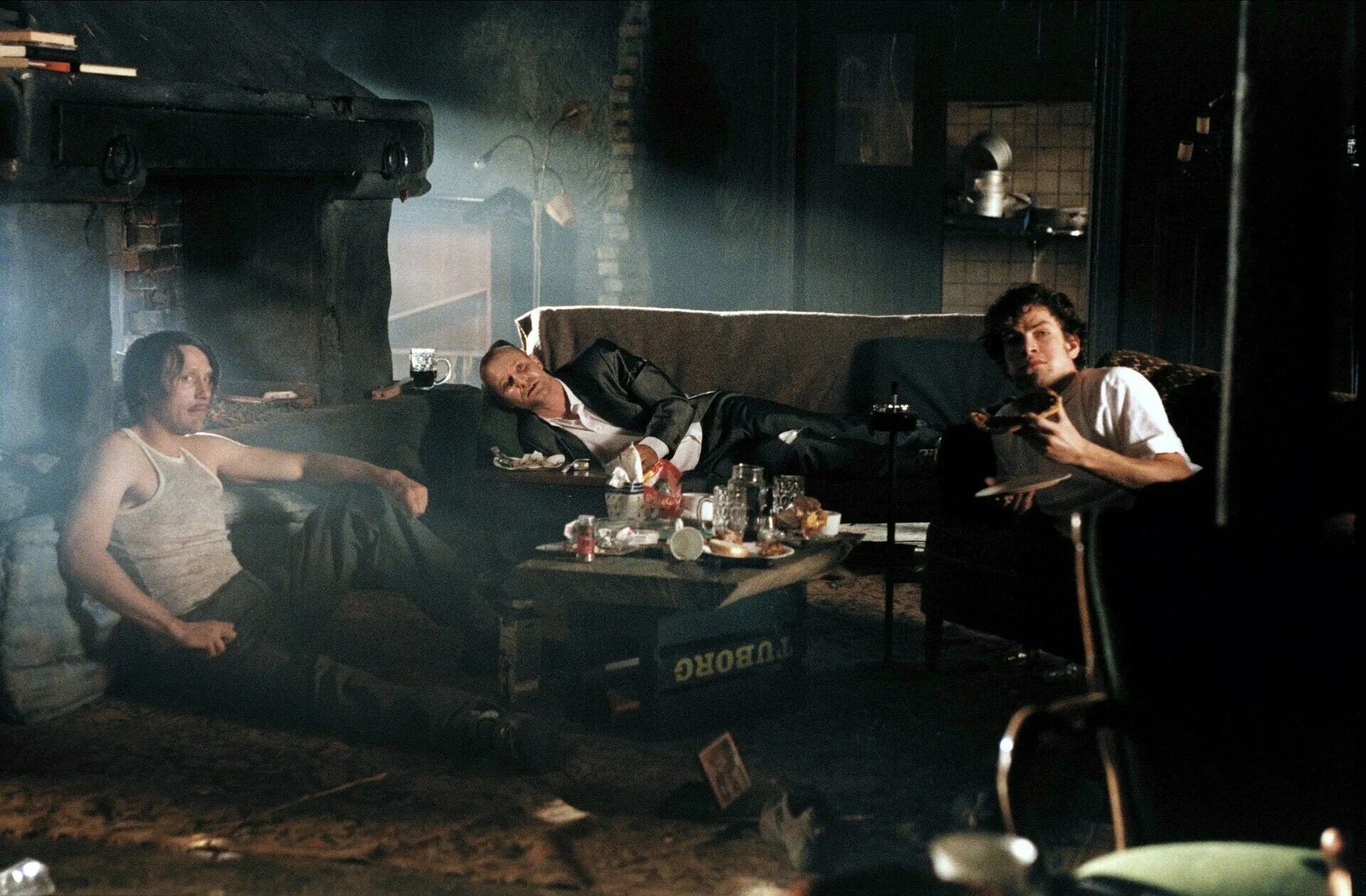 Читать мерцающие огни. Мадс миккельсен мерцающие огни. Мерцающие огни арне. Мерцающие огни фильм 2000. Мерцающий фильм 1996.