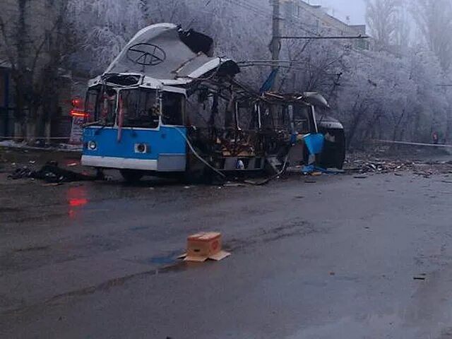 Теракты в ближайшее время. Теракт в Волгограде троллейбус. Теракт в Волгограде 2013 троллейбус. Теракт взрыв троллейбуса в Волгограде. Волгоград троллейбус 30 декабря 2013.