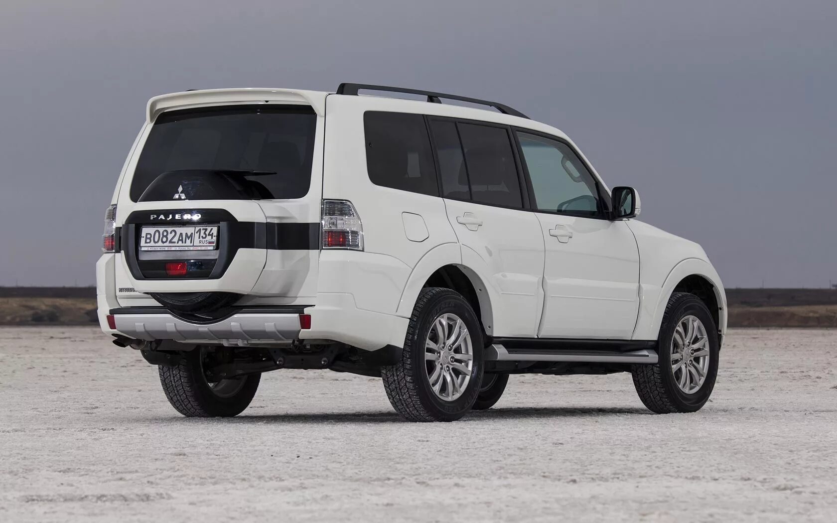 Mitsubishi pajero объем. Мицубиси Паджеро 4. Паджеро 4 2015. Мицубиси Паджеро 4 2021. Митсубиси Паджеро 4 2022.