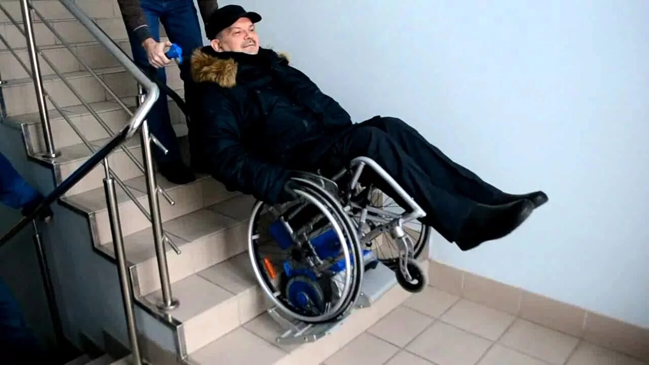 Блоггер инвалид и кенели видео. Эвакуационное кресло-ступенькоход. инвалидная коляска ступенькоход. лестничный подъемник - &quot;ступенькоход&quot;. коляска инвалидная ступенькоход электрическая.