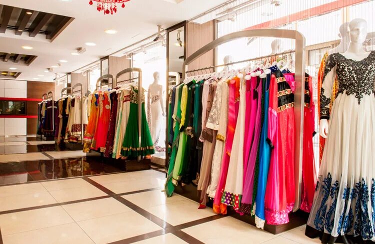 дольче габбана саудовская аравия. брендовые магазины в дубае. одежда дубай брендовая. модный показ в арабских эмиратах. дубай магазины одежды.