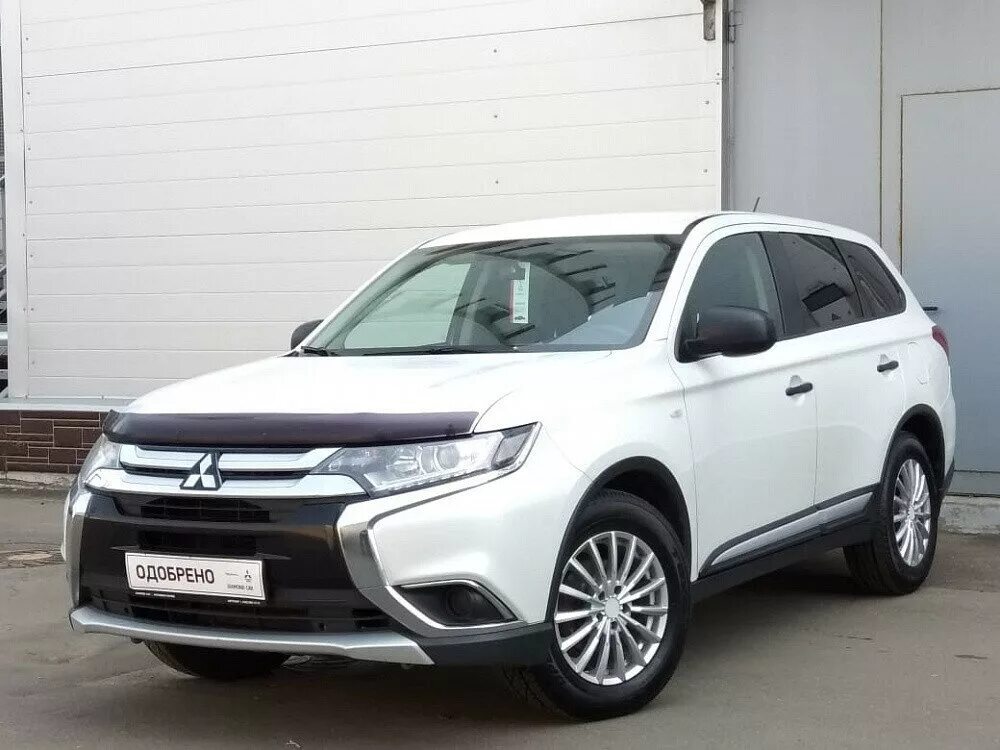 Mitsubishi outlander 2015 год. Митсубиси Аутлендер 2015. Mitsubishi Outlander 2015 года. Mitsubishi Outlander 3 2015. Mitsubishi Outlander III Рестайлинг 2, 2015.