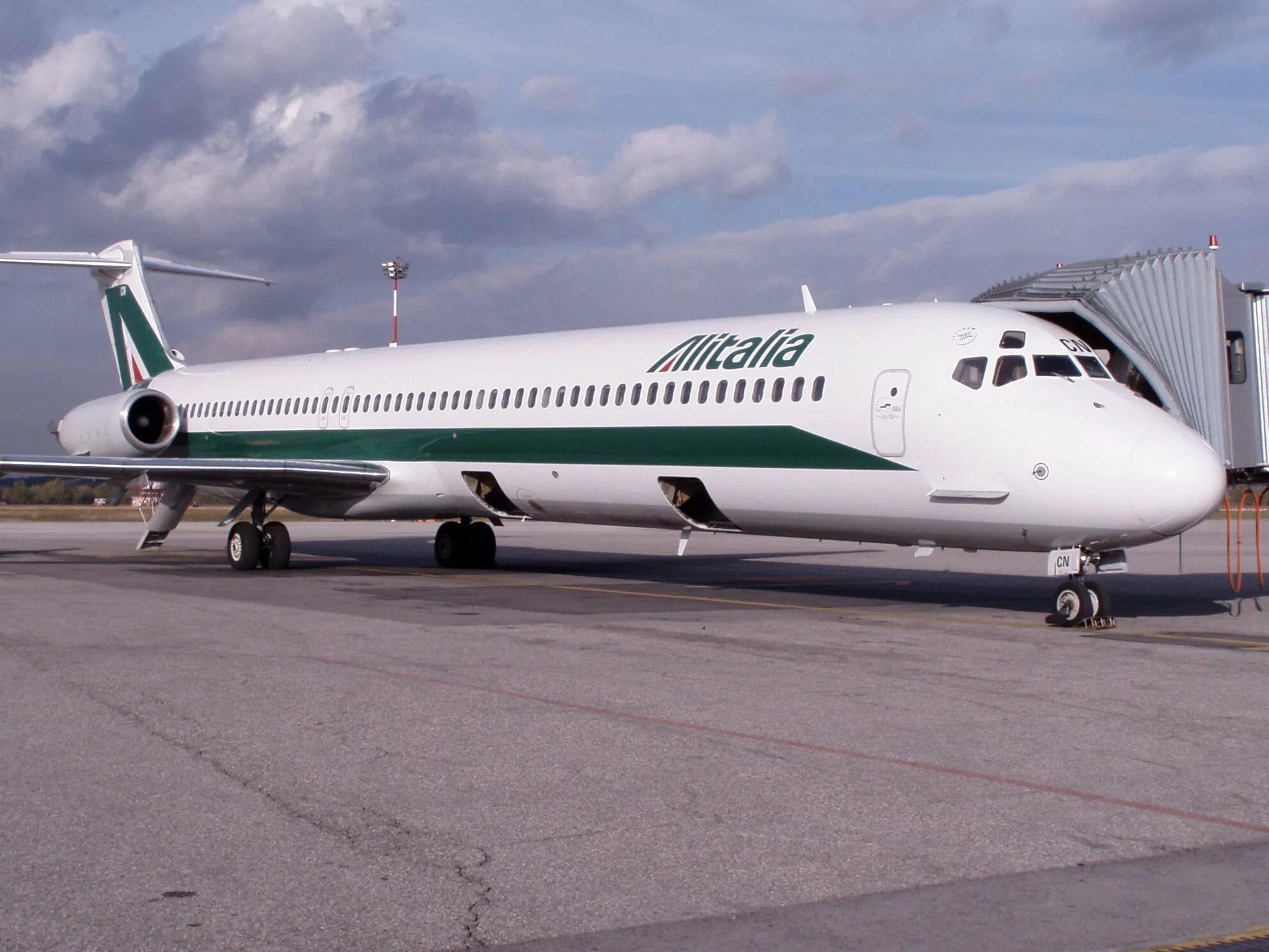 Мд 80. МД-80 самолёт. Alitalia MD-80. MD 80 Delta. MD 80 самолет.