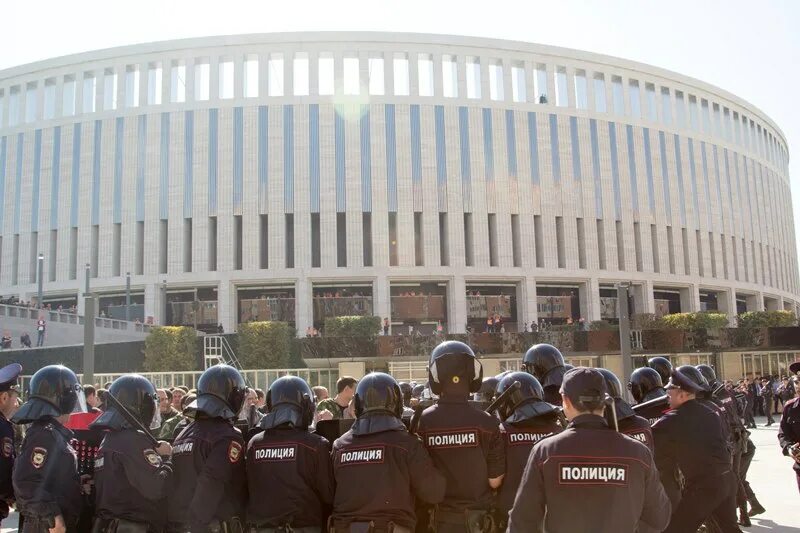 Полиция стадион. Массовые беспорядки в Краснодаре. Пресечение беспорядков на футбольных матчах. Охрана стадиона Краснодар фото.