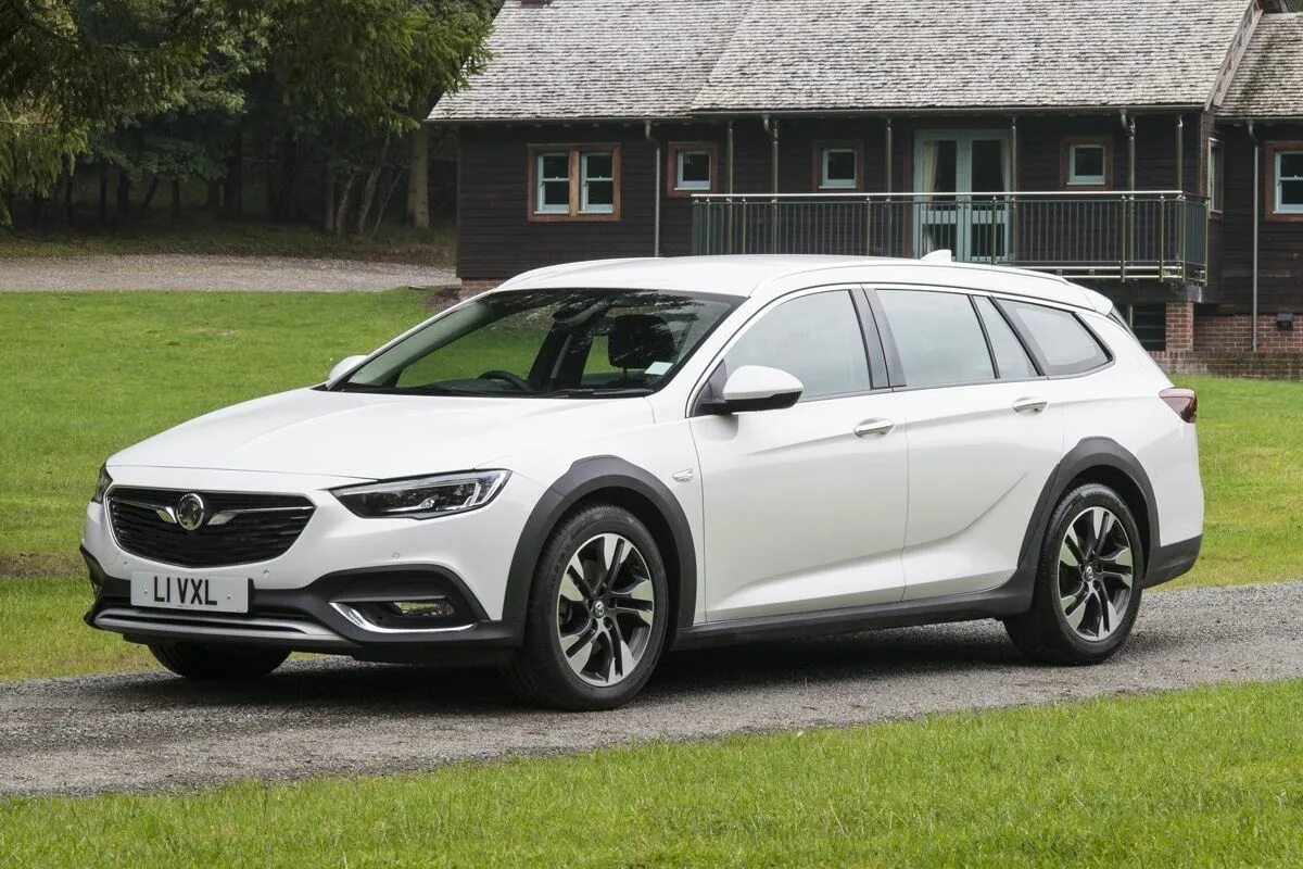 Opel insignia 2019 универсал. Кантри турер. Opel country tourer 2019. Opel insignia country tourer 2021. Опель инсигния кантри турер 2020.