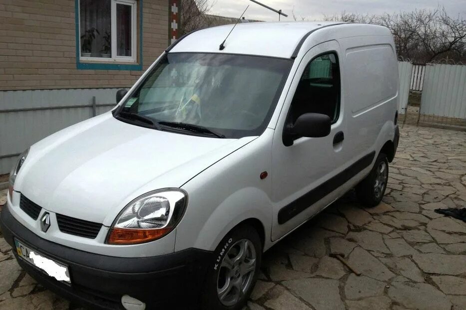 Renault kangoo renault kangoo двигатели. Рено Кангу 1 1999. Рено Кангу 1999 1.4 бензин. Рено Кенго фургон белый 2005.