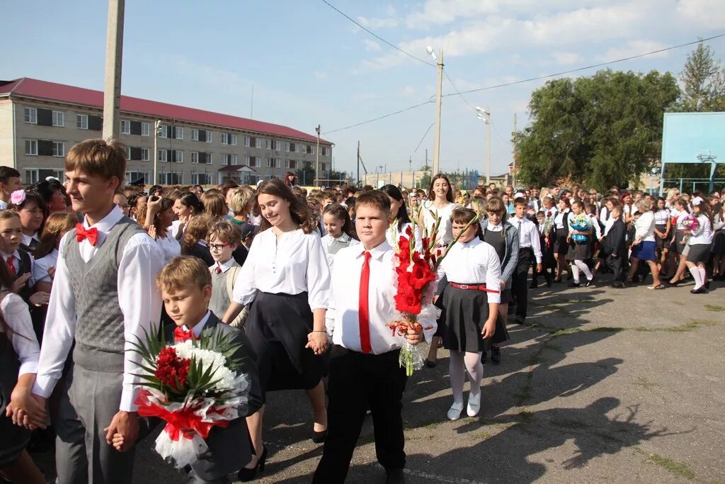 Погода октябрьское челябинской на месяц. Челябинская область Октябрьский район село Октябрьское. МОУ Октябрьская СОШ 1 Челябинская область Октябрьский район. Село Октябрьское Челябинской области школа номер 1. Село Октябрьское школа.