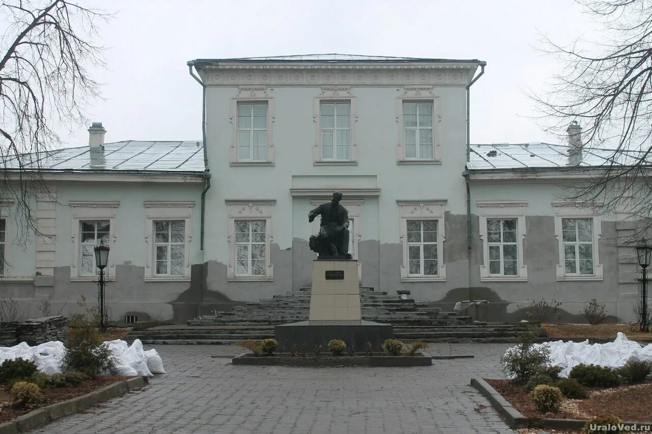 Алапаевск чайковский пётр ильич. Дом музей петра ильича чайковского алапаевск. Дом музей петра ильича чайковского алапаевск. Чайковский в алапаевске. Чайковский в алапаевске.