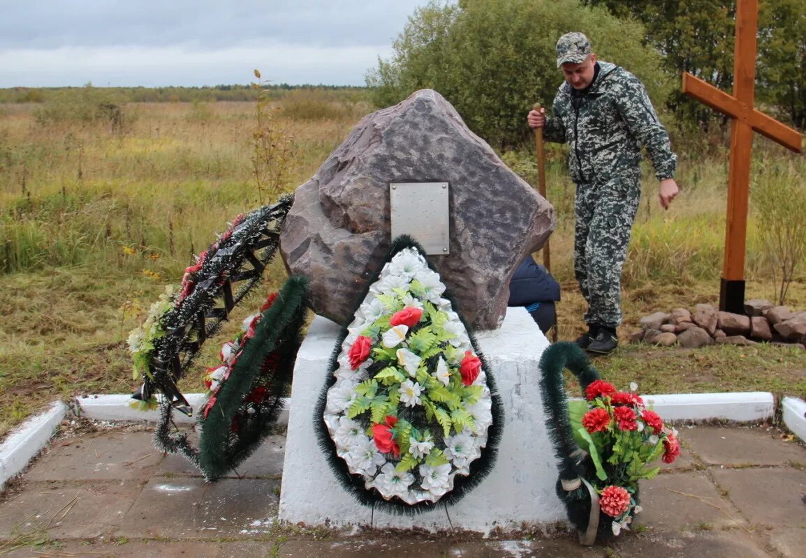 Заволжский район трагедия. Памятник Карпычеву Заволжск. 30 сентября 2000