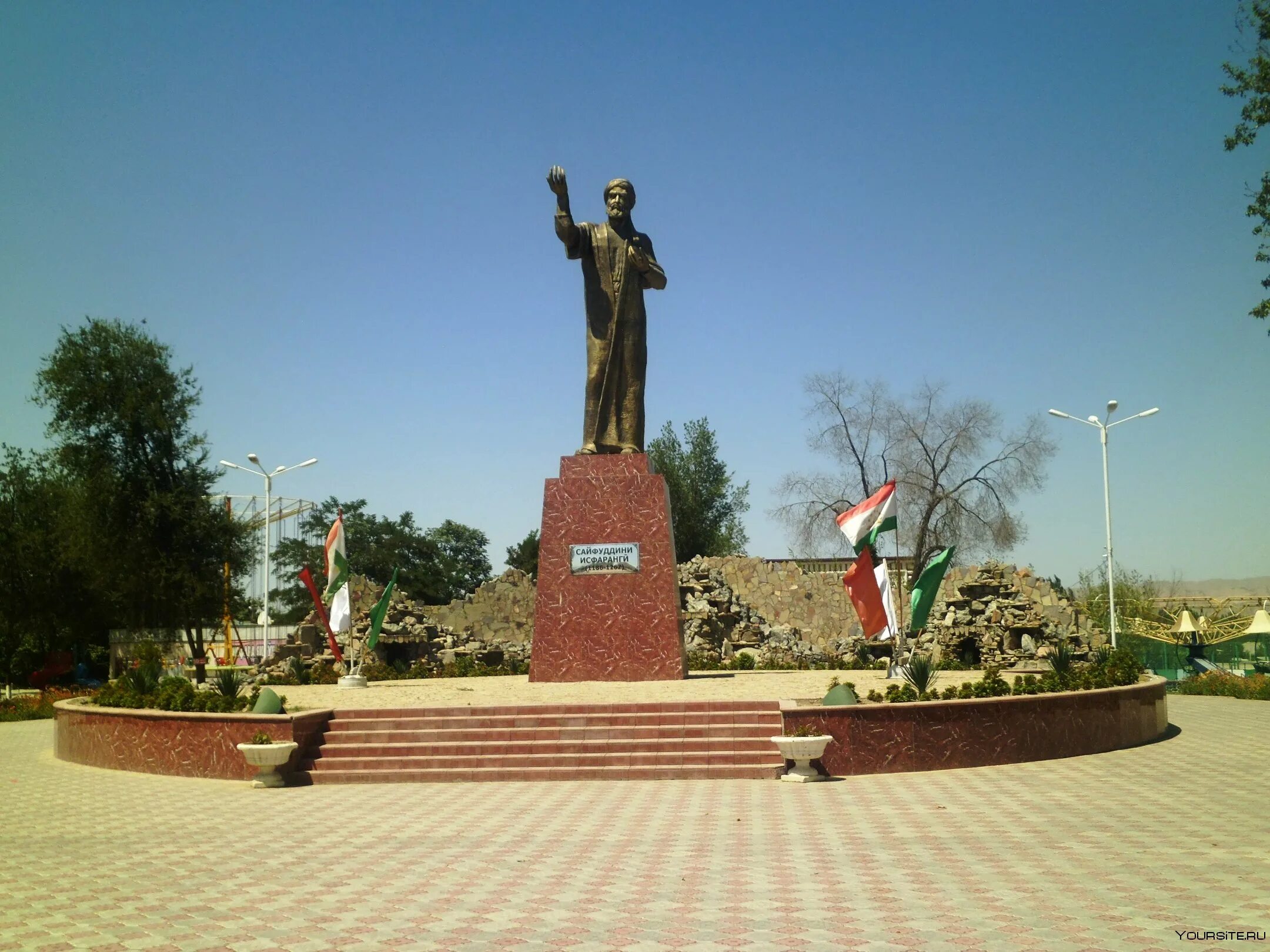 Исфара таджикистан достопримечательности. Таджикистан город исфара навгилем. Исфара достопримечательности. Город исфара таджикистан. Город исфара 2021.