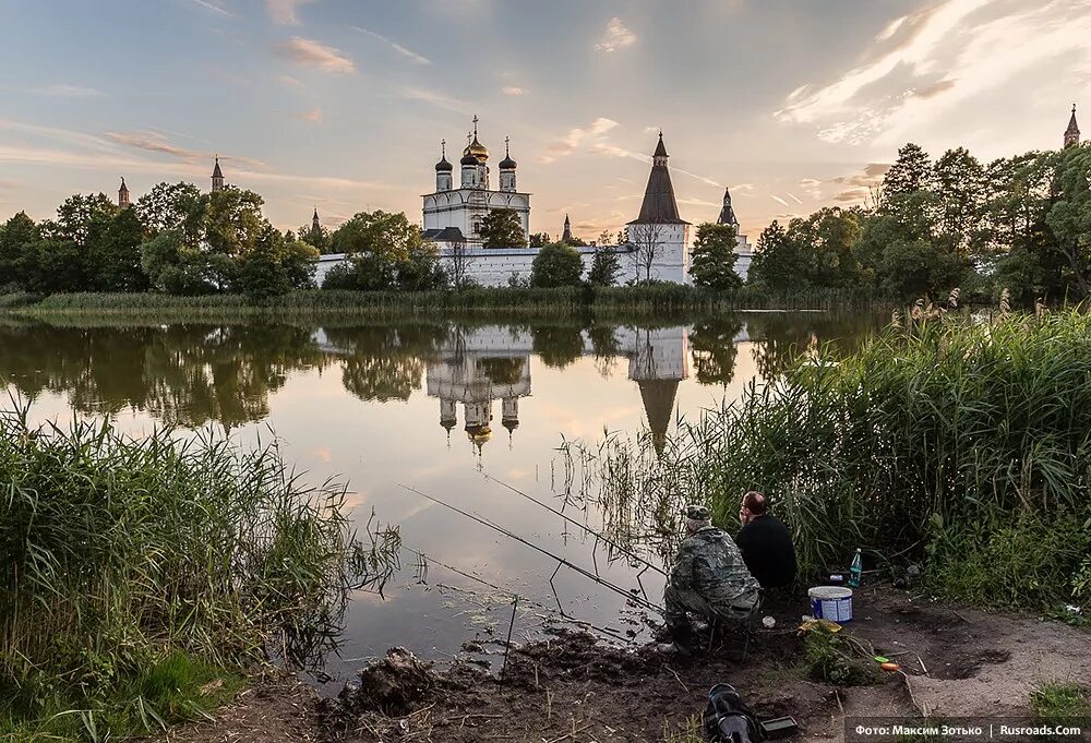 Иосифо-Волоцкий монастырь озеро. Город Китеж град. Китеж город призрак. Иосифо-Волоцкий монастырь внутри.