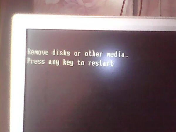 Remove disks. Remove Disks or other Media Press any Key to restart. Press any Key to restart. Ошибка Disk Error Press any Key to restart. Please remove this Media and Press any Key to Reboot при установке виндовс.