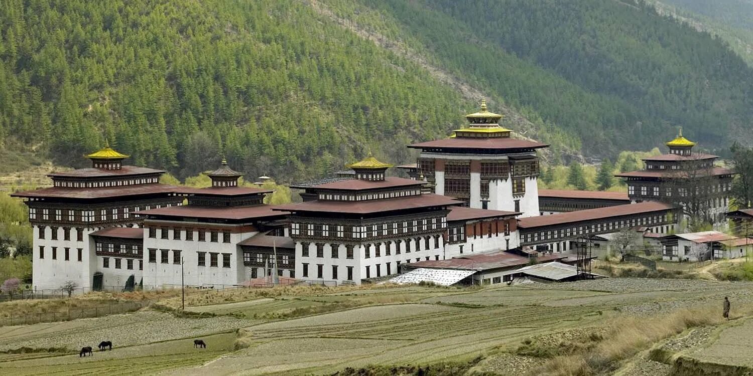 Бутан индия. Royal Palace in butan. Тхимпху социокультурное наследие города. Bhutan Power Corporation.