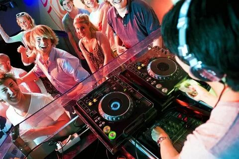 Club 2 музыка