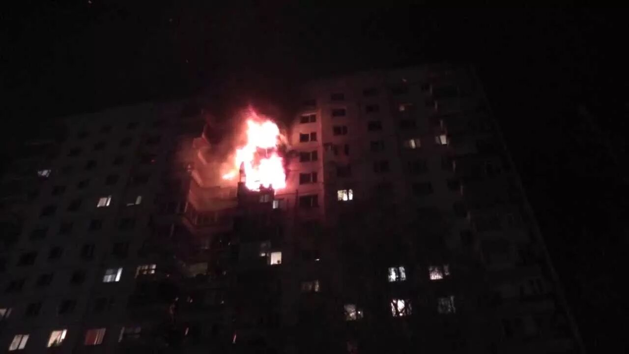 Пожар на улице черняховского в москве. Пожар на менжинского. пожар улица менжинского. пожар в москве 6_5 2013. пожар в гостинице новый арбат.