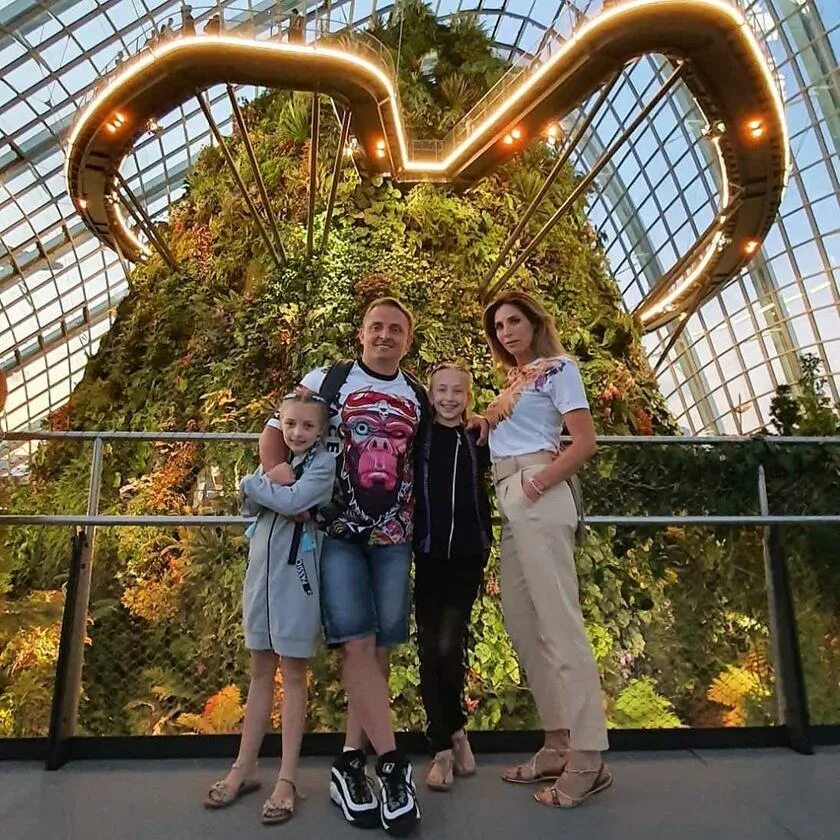 ольга денисова запашная. эдгард запашный тигр мартин. дети братьев запашных эдгард и аскольд. аскольд запашный и его дети. эдгард и аскольд запашные.