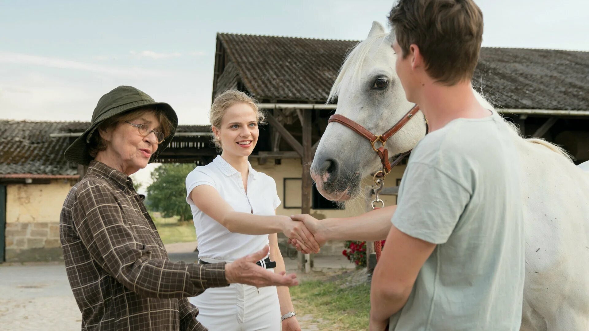 Восточный ветер дата выхода. Мика и оствинд 1. Ханна бинке восточный ветер. Восточный ветер фильм 5. Генриетта мораве оствинд.