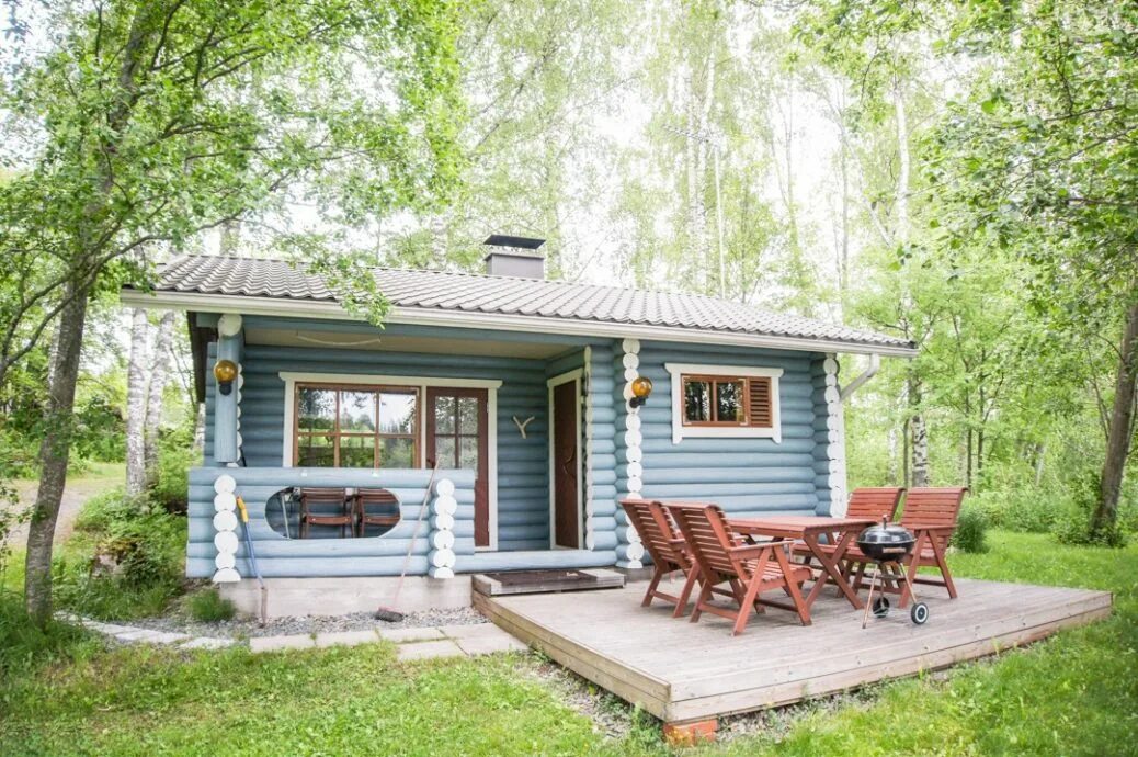 Загородные дома летом. Маленький домик. Маленький загородный домик. Маленький уютный домик. Небольшой деревянный домик.