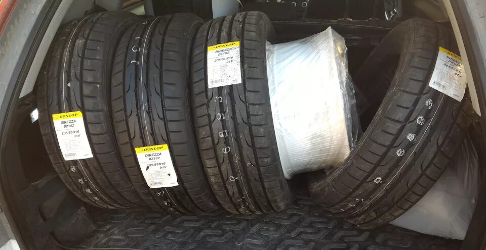 Dunlop 205 55 r16 купить. Dunlop Direzza dz102. Шины Dunlop Direzza DZ 102. Dunlop Direzza 205/55/16. Dunlop Direzza dz102 Treadwear.