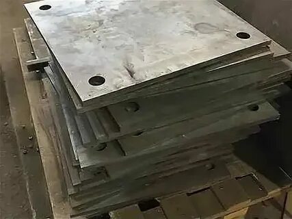 2 параллельные металлические пластины больших размеров