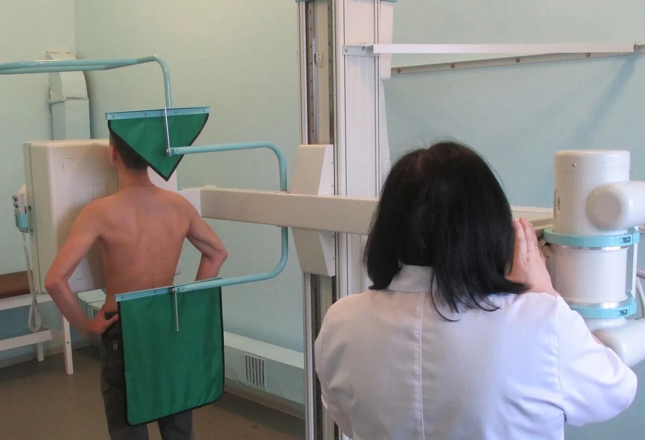 Рентген грудной клетки аппарат. Рентген грудной клетки аппарат. Флюорографическое обследование. Флюорографическое обследование. Как часто делают флюорографию легких взрослых.