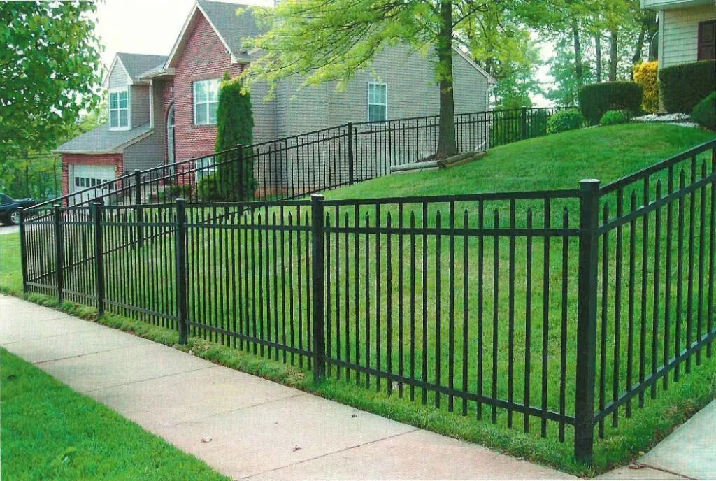 Ограждение дворов. Железо на забор. Iron Fence. Iron Fence for Yard. Courtyard Fence.