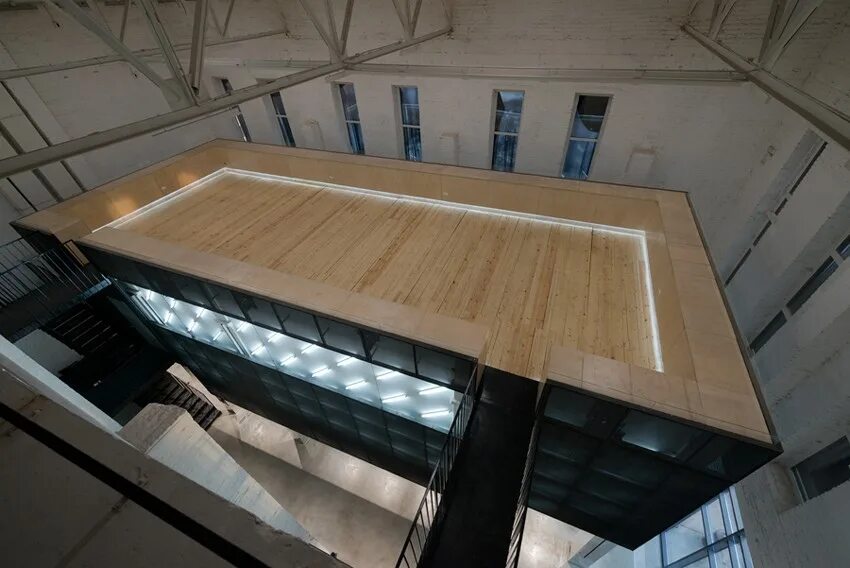 Пространство cube. Куб flacon. пространство куб на флаконе. флакон зал куб. флакон внутри.