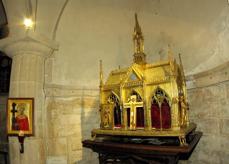 мощи святой равноапостольной елены. мощи преп елены дивеевской. мощи святой царицы елены в венеции. мощи святой царицы елены. флоровский монастырь киев.