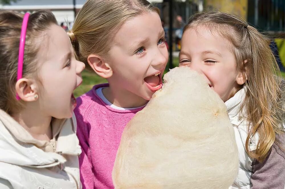 You ever eat candy floss. Eat Candy Floss. Eat Candy Floss картинки для детей. Cotton Candy eat children. Candy Home eating.