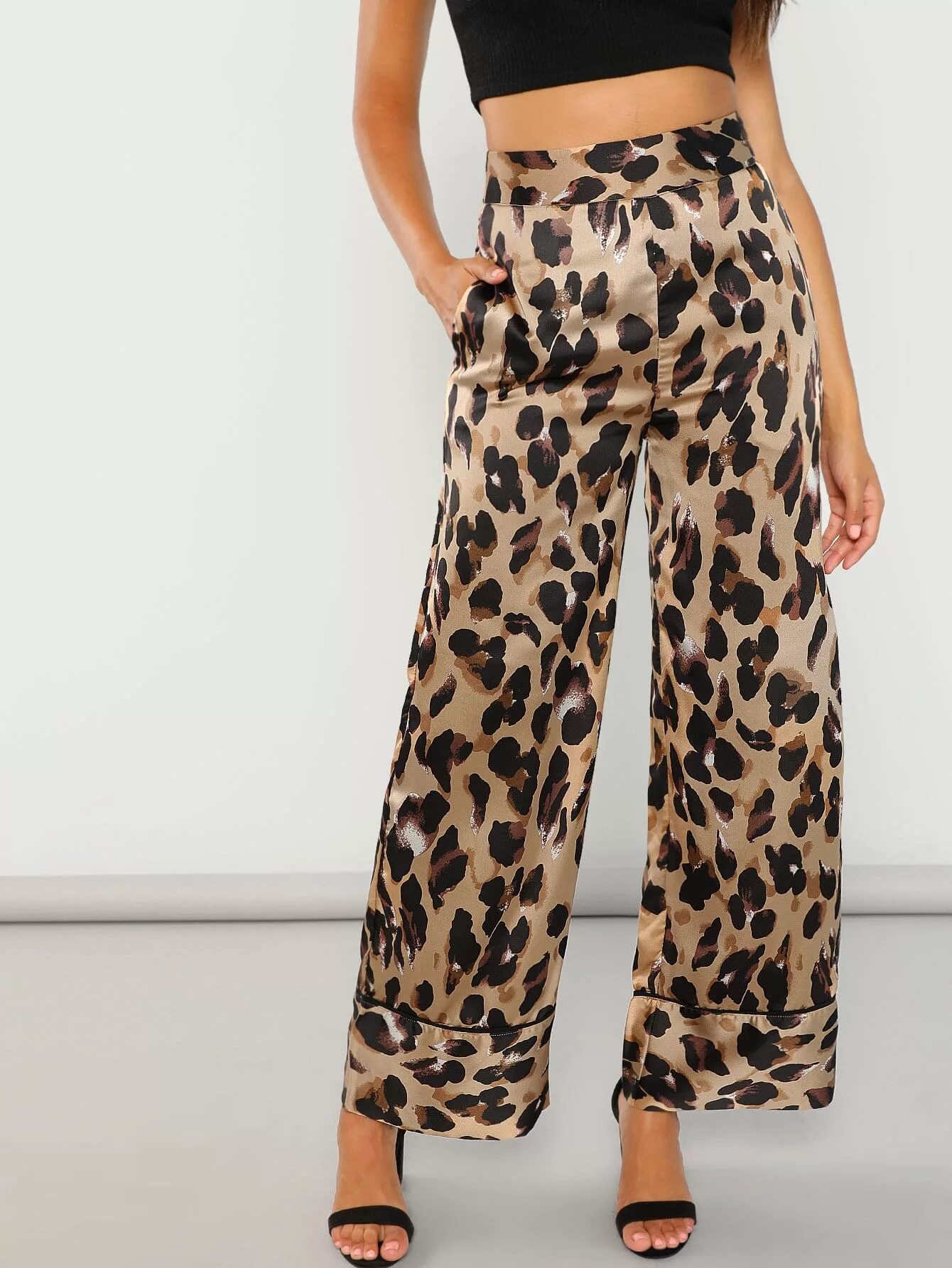 Брюки леопардовые женские. Roberto cavalli брюки. Брюки леопардовые женские. Леопардовые штаны клеш. Брюки женские с леопардовым принтом.