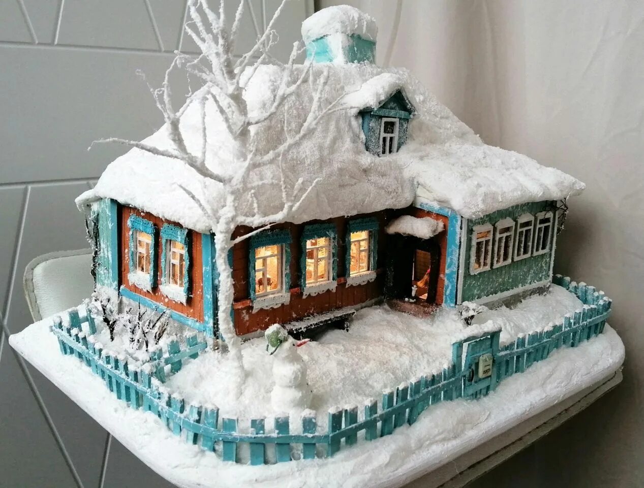 Новогодний домик поделка. Новогодний домик своими руками. Зимний домик поделка. Новогодний домик поделка. Зимний домик поделка.