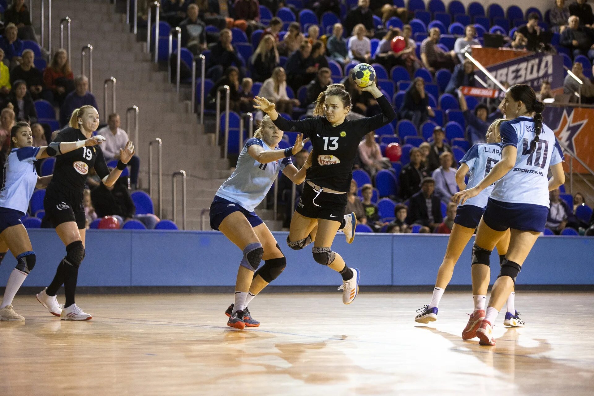 гандбол. гандбол женщины ростов дон звезда. гандбольный клуб ростов дон луч москва. мяч для гандбола. женский гандбол.