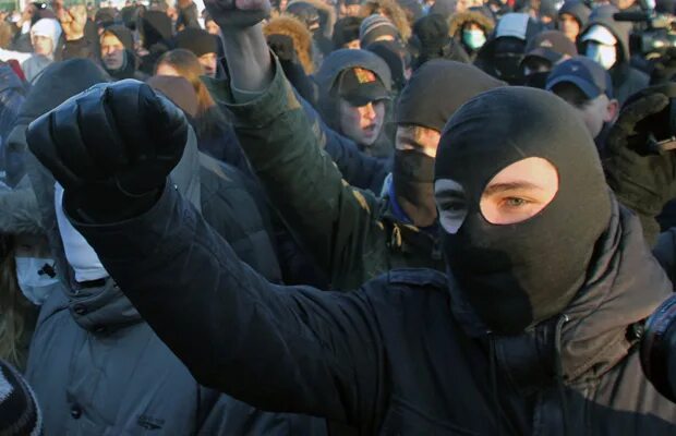 Распри межнациональные картинки. Межнациональная рознь конфликт. Беспорядки на манежной площади 2010. Межнациональная рознь конфликт. Межнациональные противоречия.