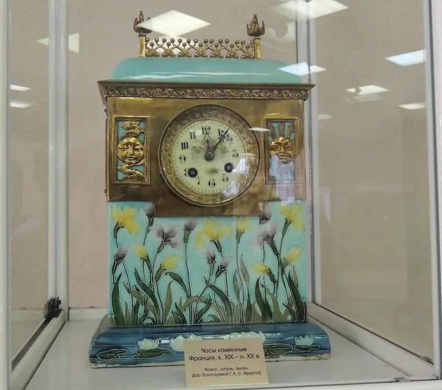 Магазин часы ангарск. Музей часов Ангарск. Музей часов. Настольные часы музейные.